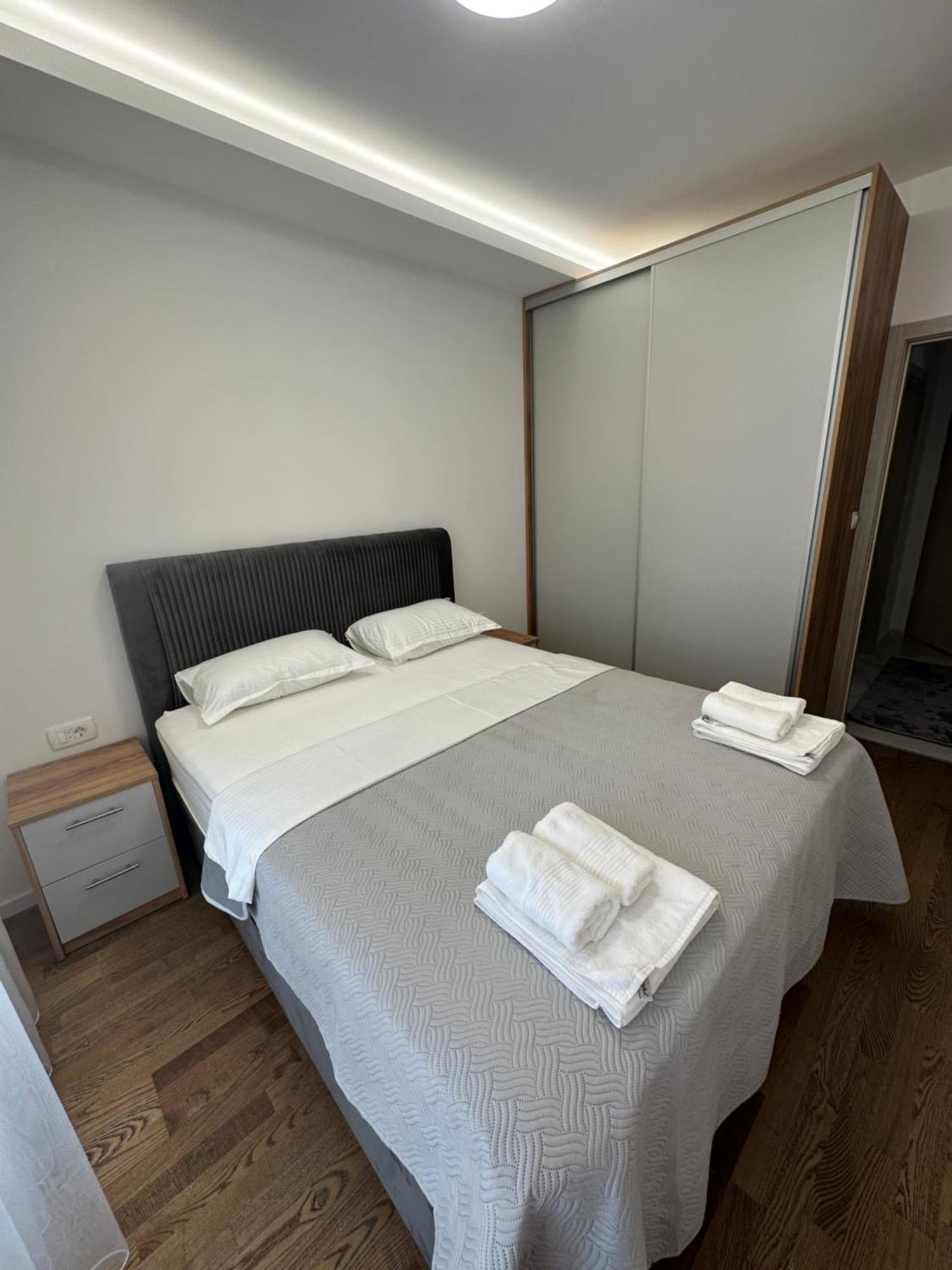 Luxury Apartments D&B Podgorica Bagian luar foto